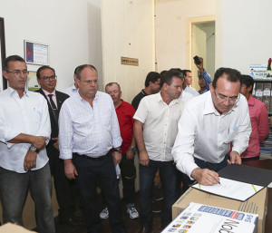 Secretário de Saúde durante assinatura (Fotos: Marcos Rodrigues/ASN)