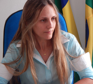 Secretária Juliane Correia 