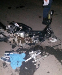 Motocicleta totalmente destruída