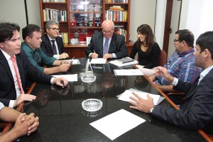 10 prefeitos assinam a TAG (Foto: TCE/SE)