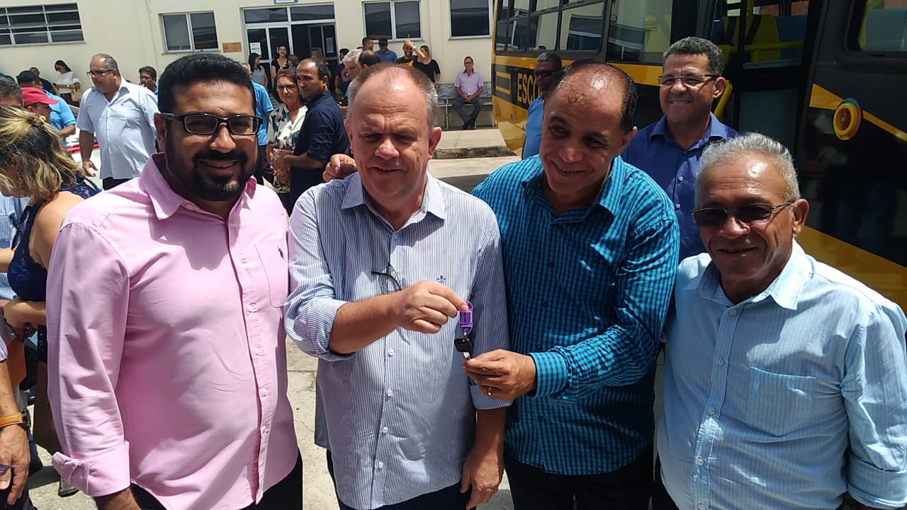 Diego Cardoso ao lado de Belivaldo, Jeferson e do secretário, Souza 