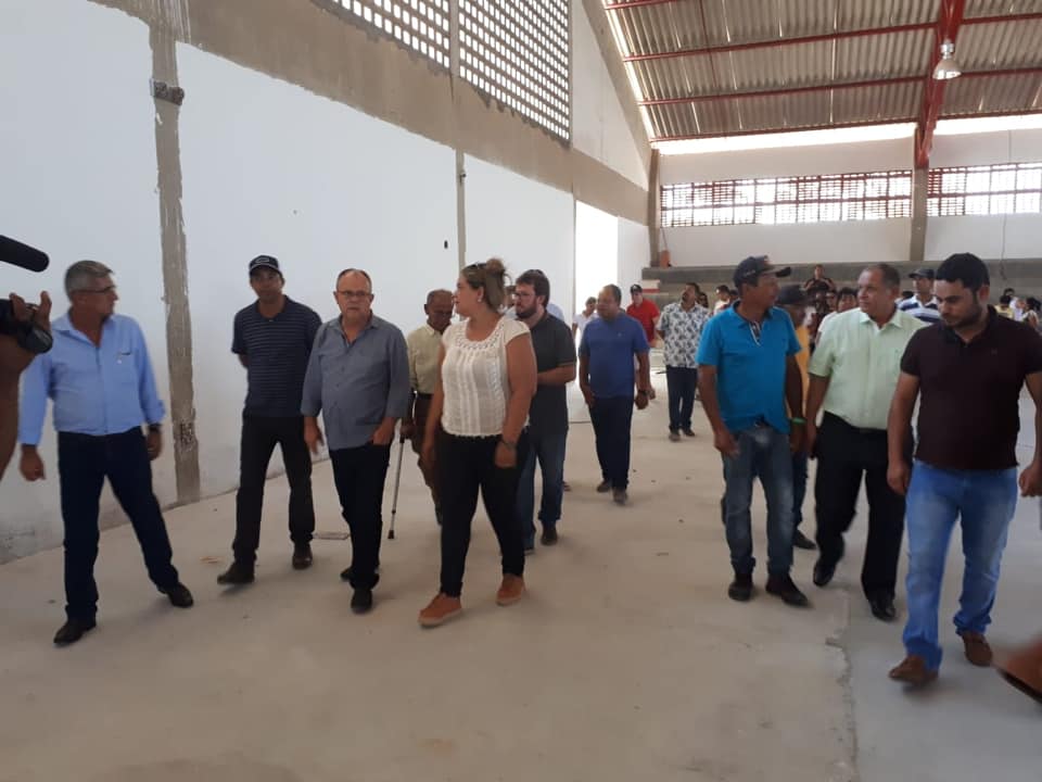 Governador visita obra de ginásio em Pinhão 