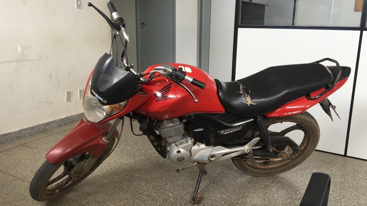 Motocicleta apreendida em Simão Dias (Fotos: PC/SE)