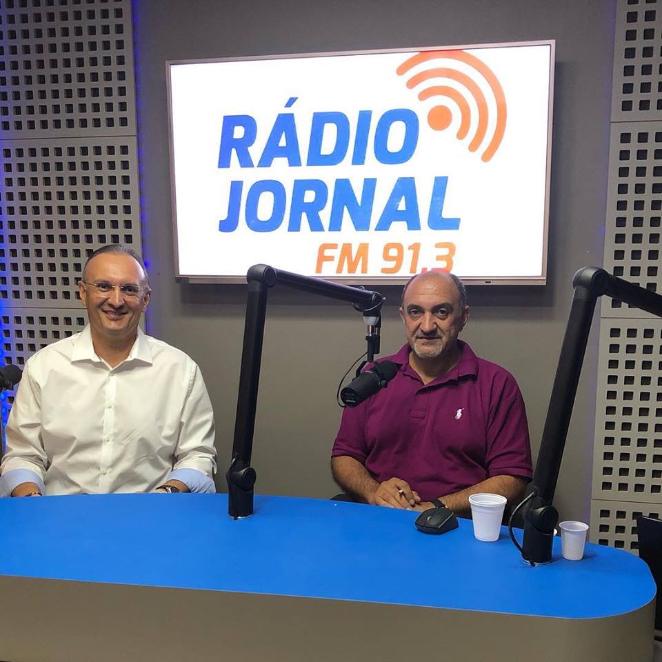 Fábio e Jason durante a estreia do programa na rádio Jornal FM