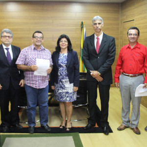 Prefeito durante assinatura do TAG