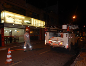 Funcionários da Energisa interditam a via
