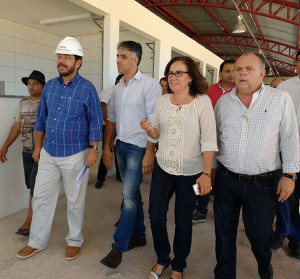 Parlamentar visita obras com o governador