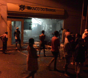 Ação dos bandidos ocorreu na madrugada 