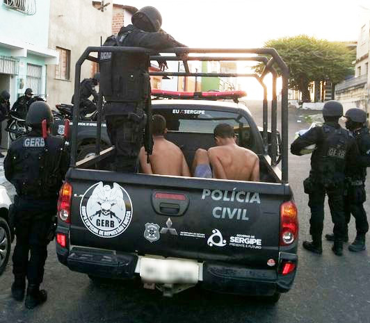 Dupla é suspeita de roubar uma joalheria em Simão Dias (Foto: Amós Meneses/Arquivo Pessoal)