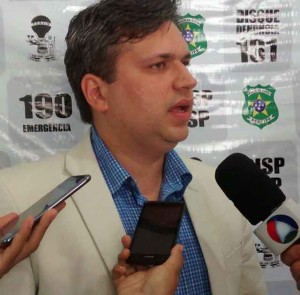 Delegado durante coletiva