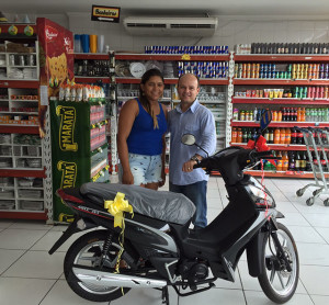 Moto Shineray entregue a ganhadora