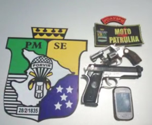 Armas apreendidas com os suspeitos