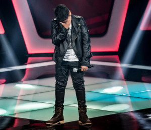 João Pedro Borges se emociona no palco do The Voice Kids (Foto: Isabella Pinheiro/Gshow)