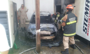 Corpo de Bombeiros no local