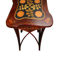 Móvel inspirado no Art Nouveau