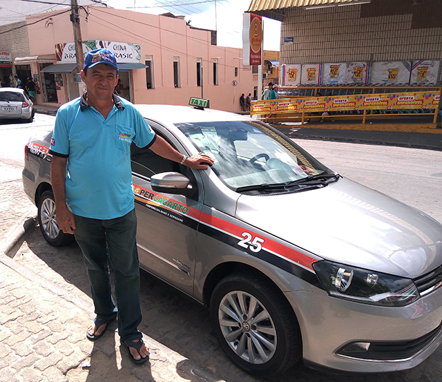 Zé da Silva é taxista há 10 anos, e diz que a maioria das corridas são do muncípio para o interior