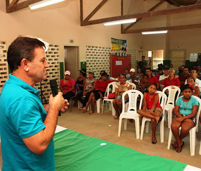Prefeito Marival durante fala aos presentes
