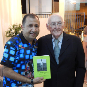 Presidente do Lagarto FC prestigia o lançamento da obra.
