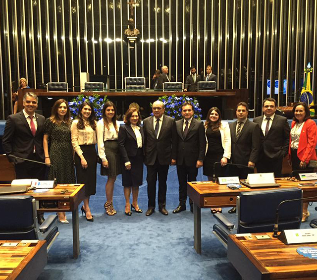 Empresário durante a entrega da honraria