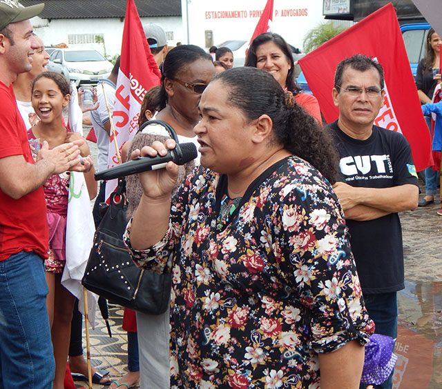 Mãe de aluno Vânia Souza clamava por alguma atitude das autoridades
