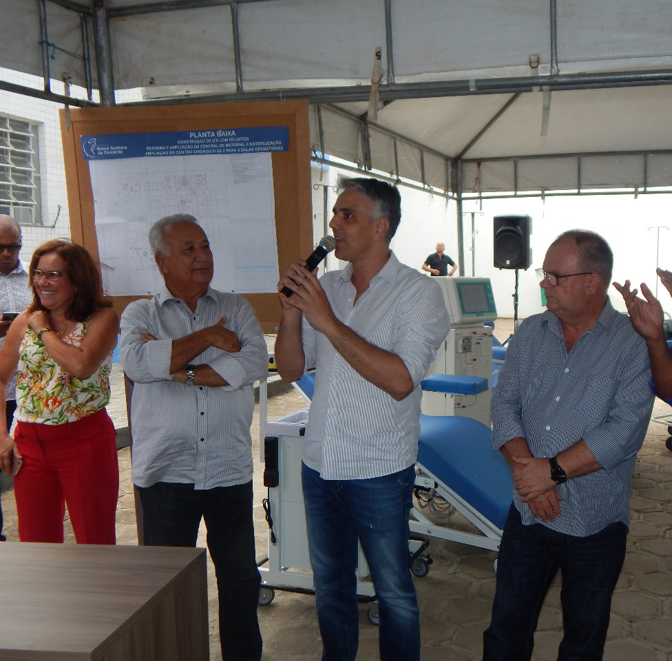 Entrega de equipamentos no HNSC