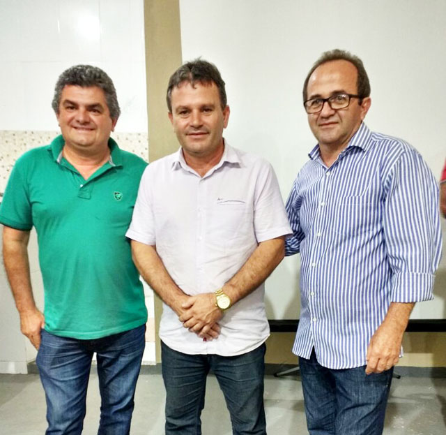 A reunião aconteceu na noite da última quinta (14)