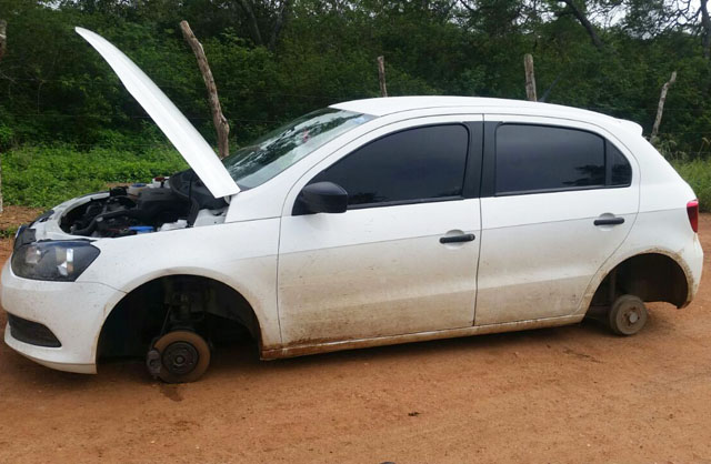 Carro foi roubado em São Domingos