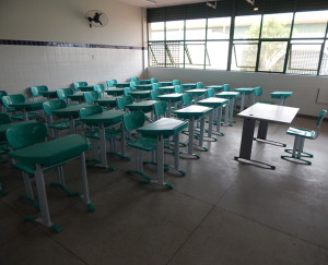 Ocupantes pernoitarão em três salas de aula