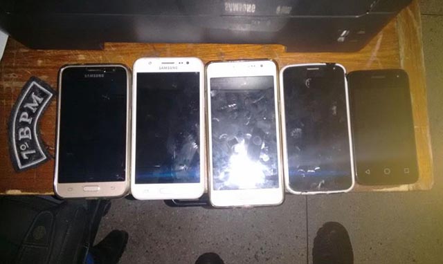 05 aparelhos smartphones recuperados (Fotos: 7º BPM)