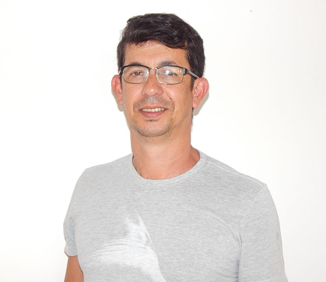 Professor Clécio Santana, coordenador do Pré-Universitário