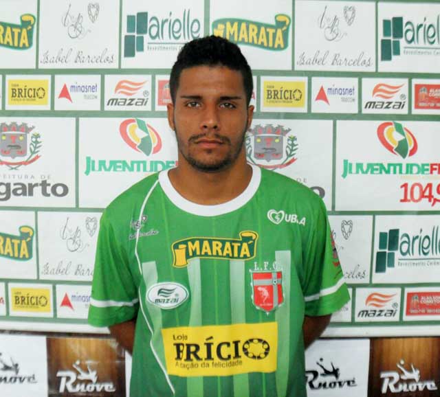 Matheuzinho bateu a penalidade e empatou o jogo.