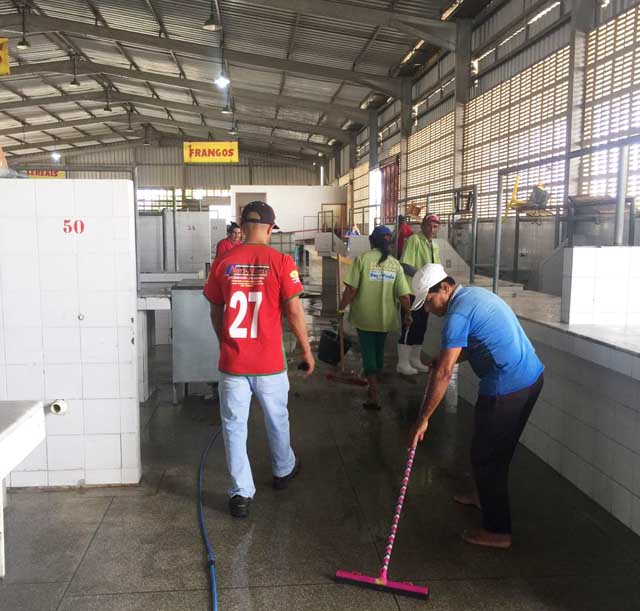 Limpeza da área do mercado