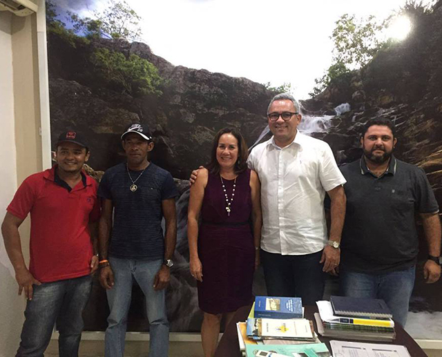 Secretário Olivier com a deputada Goretti Reis e os representantes simãodienses