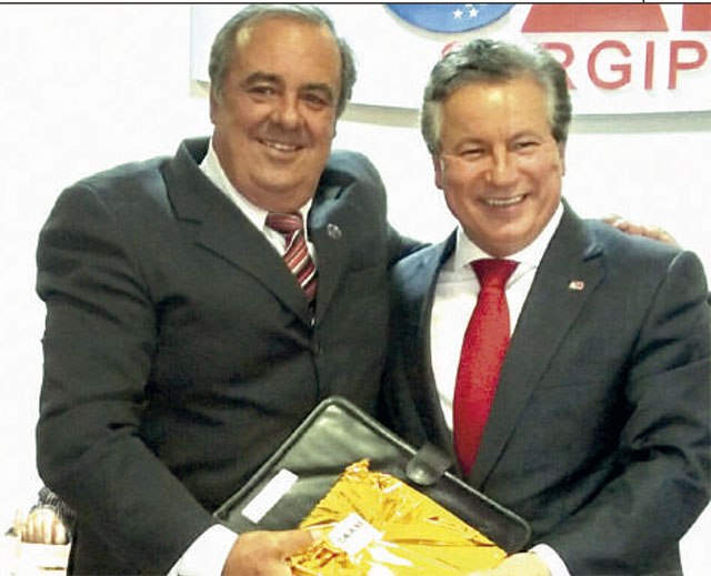 Ex-secretário Kércio Pinto durante entrega de credencial na OAB