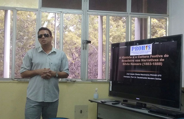 José Uesele durante a apresentação da sua tese de mestrado