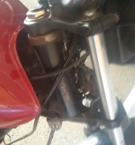 Motocicleta estava com a numeração de chassi raspado (Fotos: 7°BPM)