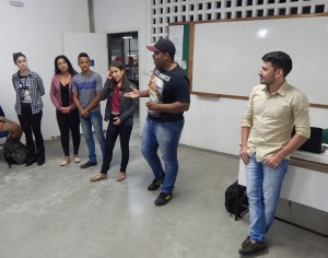 Grupo de alunos que convidou o diretor do PLN