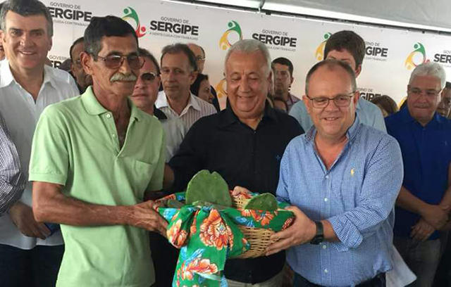 Jackson e Belivaldo durante ato do Governo em Porto da Folha