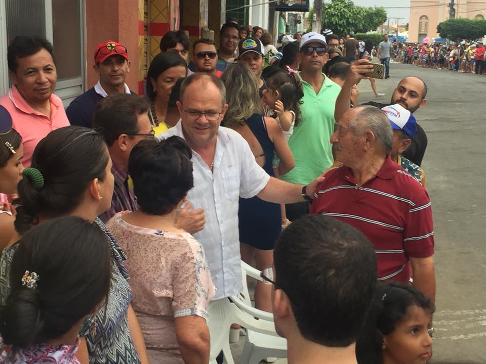 Belivaldo durante visita em Itabi