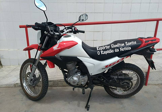 Motocicleta apreendida (Foto: Elenilton Santos)