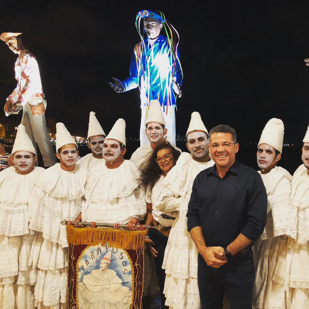 Grupo folclórico Parafuso durante apresentação em Aracaju