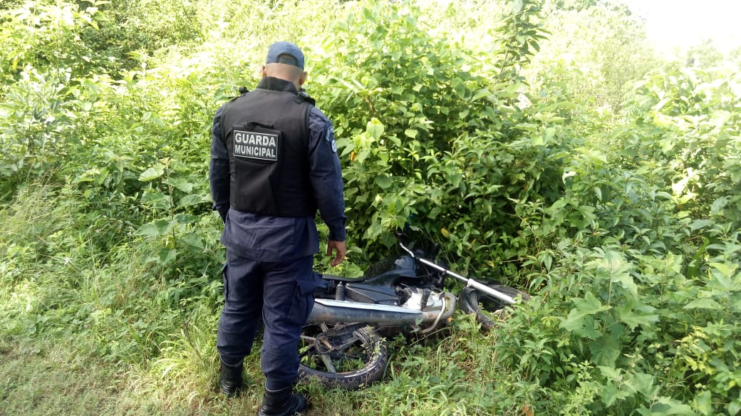 Motocicleta recuperada em Lagarto (Foto: GML)