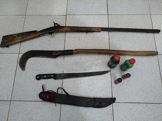 Armas foram apreendidas na casa do acusado