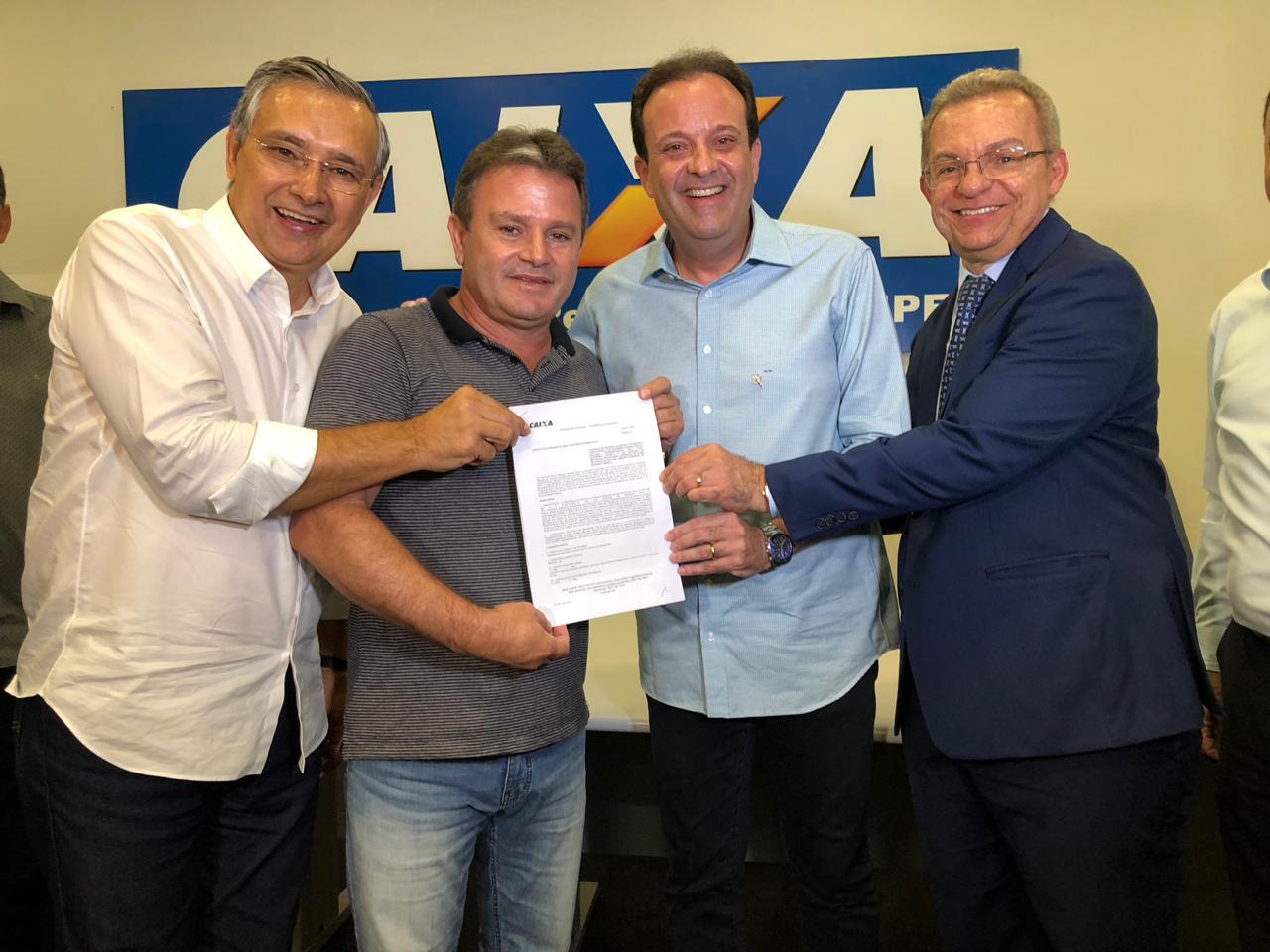 Durante assinatura de convênio na Caixa 
