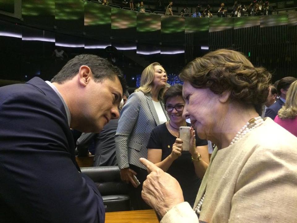 Maria conversa com Moro (Foto: Ascom)