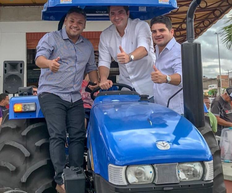 Gustinho ao lado de Farlinho Magalhães