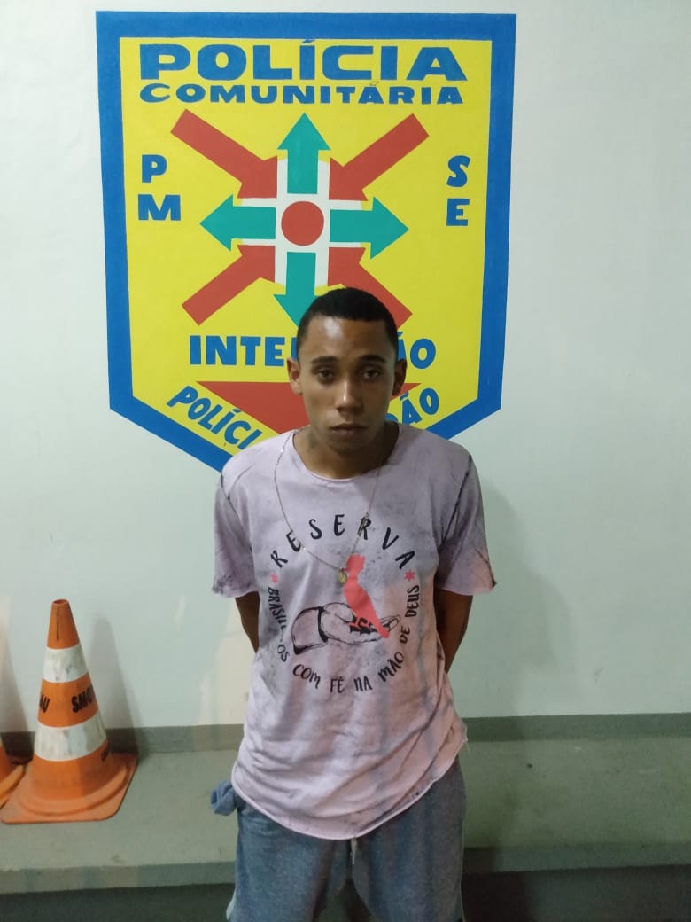 Suspeito preso em povoado (Foto: 7° BPM)