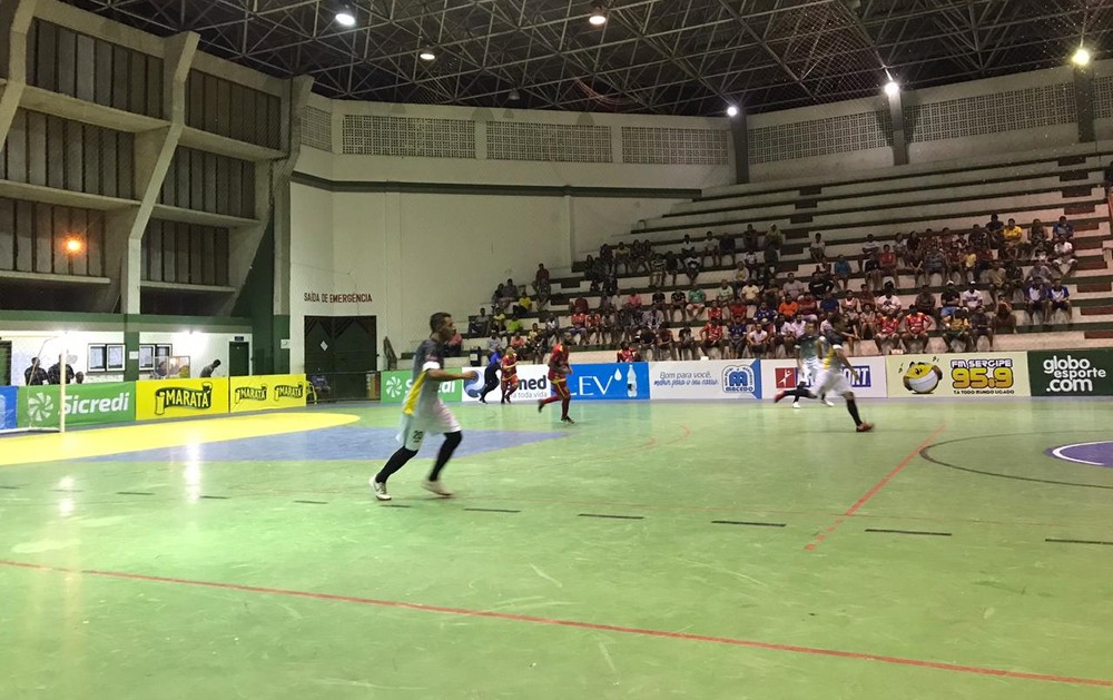 Colônia 13 e Carmópolis se enfrentam pela Copa TVSE — Foto: Guilherme Fraga